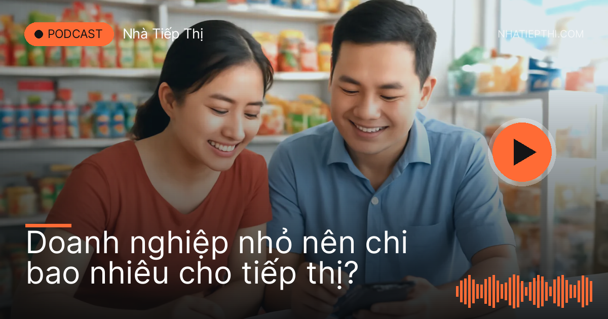 Vợ chồng chủ tiệm ngồi tính toán bên chiếc máy tính bỏ túi